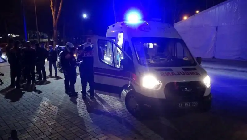 Parkta İki Silahlı Grup Arasında Korkunç Kavga: Olayın Detayları Ortaya Çıktı!