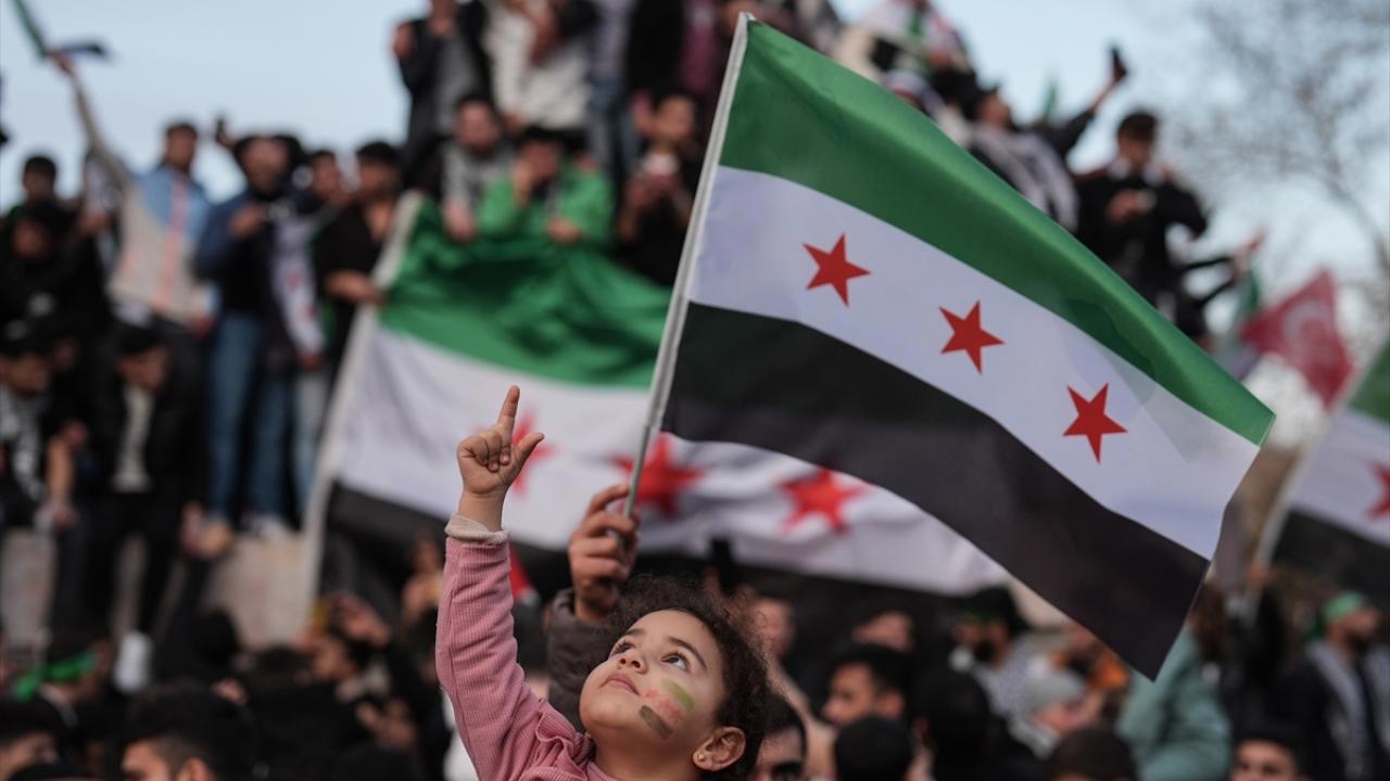 Suriye Bayrağı Yenilendi: Anlamı ve Yorumlar