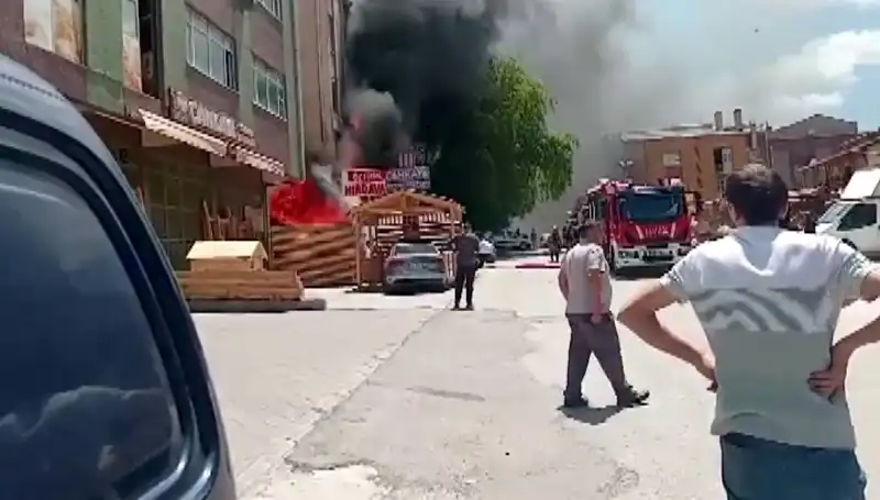 Ankara’nın Kalbinde Büyüyen Yangın: İş Yerleri Küller İçinde Kaldı