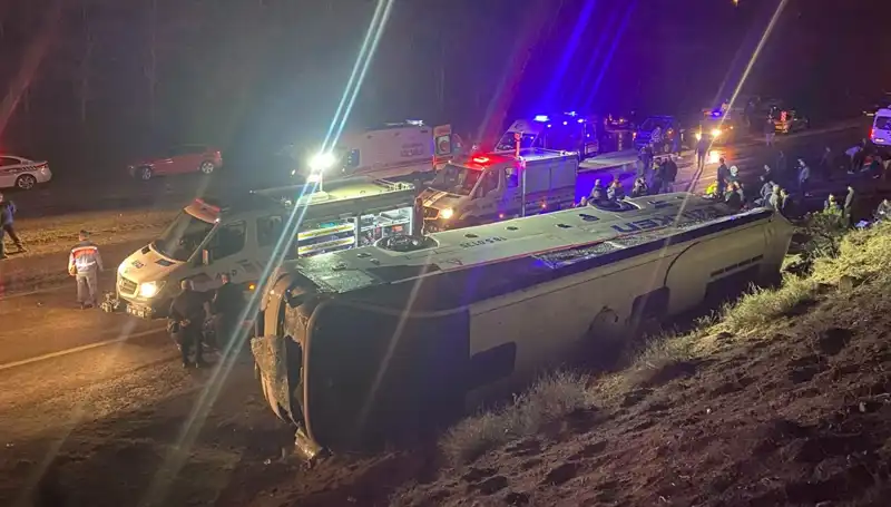 İşçi Servisi Kontrolden Çıktı: 23 Yaralı, Kaza Anı dehşet verici!