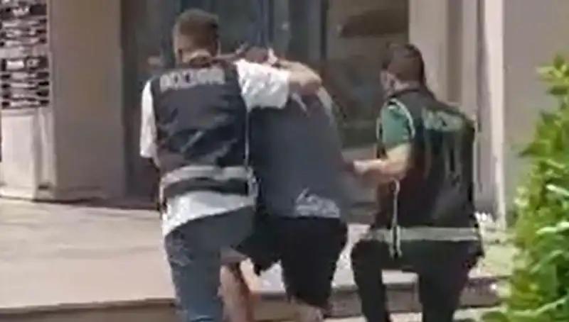 Turist Sahte Dövizle Alışveriş Yaparken Sınır Dışı Edildi: Olayın Ayrıntıları