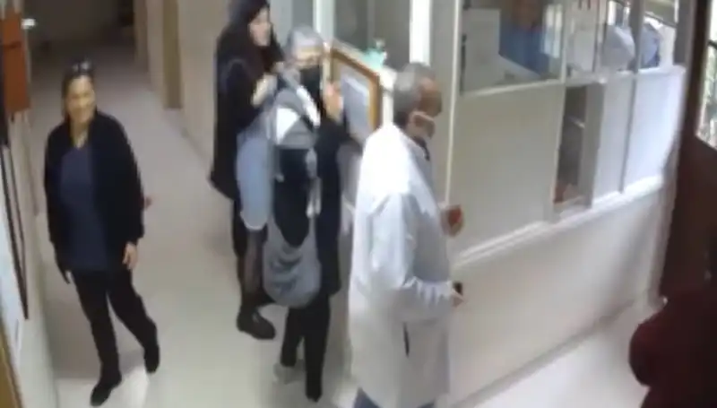 Üsküdar'da Doktora Cumhurbaşkanına Hakaretten Hapis Cezası İstemi Üzerine Tartışmalar