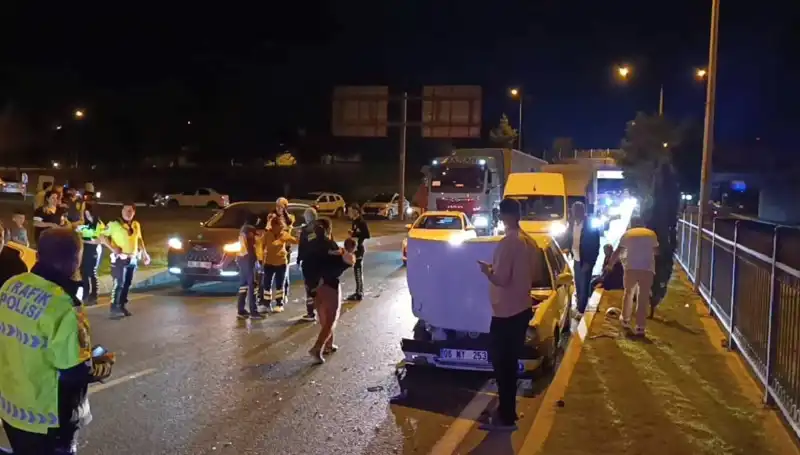 Otoyolda Geri Dönüş Kazası: İki Çocuk Dört Yaralı, Tüm Detaylar Burada!