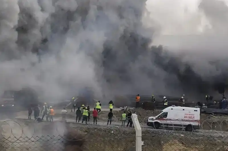 Esenyurt'ta Konteyner Yangını: İşçilerin Korku Dolu Anları