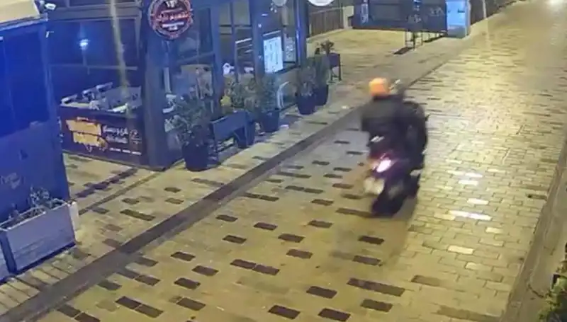 Gece Kulübüne Haraç Saldırısı: Kaçış ve Korku Dolu Anlar