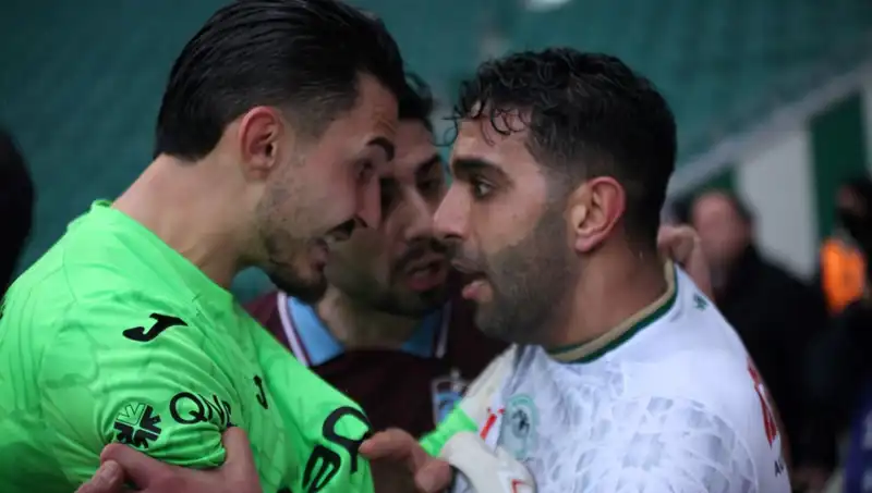 Konyaspor-Trabzonspor Maçında Sıcak Anlar: Uzatma Dakikalarında Futbolcular Arasında Gerilim Tırmandı