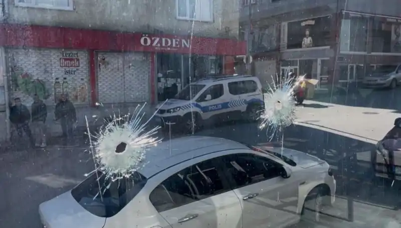 Bursa'da Kıraathaneye Silahlı Saldırı: Olayın Ardındaki Gizemli Detaylar