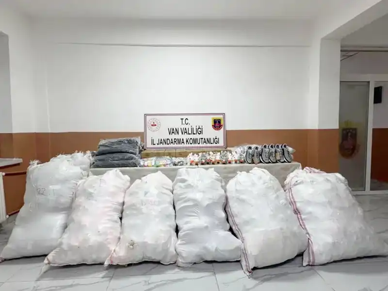 Van'da Büyük Kaçakçılık Operasyonu: 4 Milyon TL'lik Malzeme Ele Geçirildi