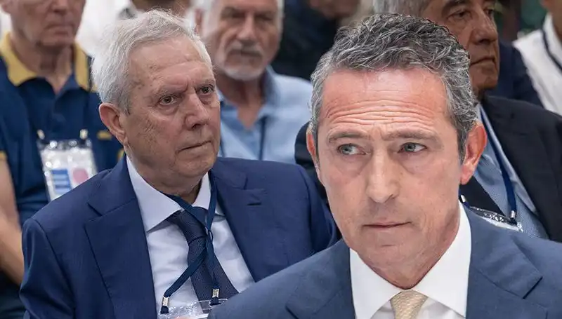Fenerbahçe Divan Kurulu'nda Gergin Anlar: Aziz Yıldırım'dan Şaşırtan Adaylık Açıklaması