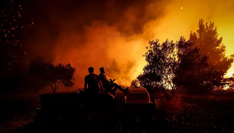 Çanakkale'de Orman Yangınıyla Mücadele: 785 Kişi Güvenli Alana Tahliye Edildi