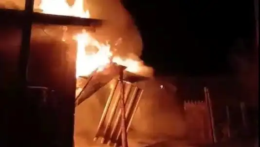 Karabük'te Yangın Paniği: İki Ev Alev Alev Yandı!
