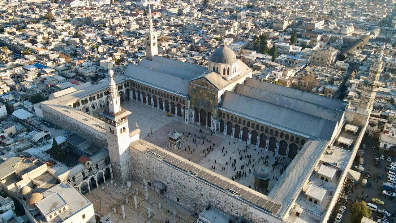 Suriye' de Halk, Özgürlüğün İlk Cuma'sını Kutluyor