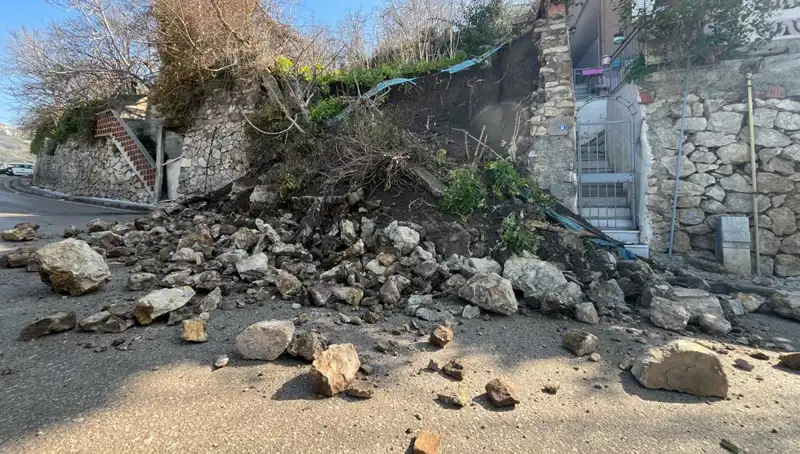 İstinat Duvarı Çöktü, Şehirdeki Trafik Kaosu Kendini Gösterdi