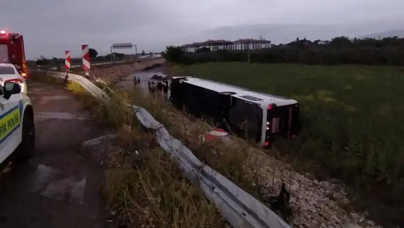 Manisa'da Yolcu Otobüsü Kazası: Yaralıların Sayısı Artıyor, Olayın Sebepleri Neler?