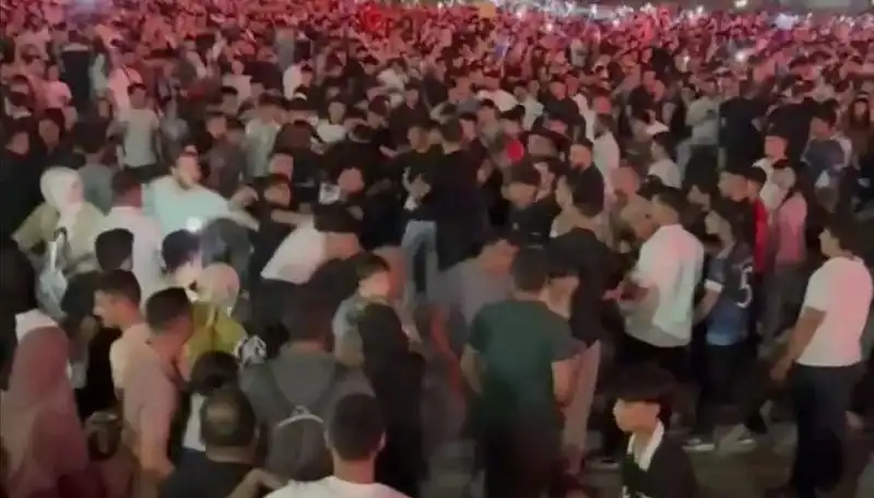 Bir Konserin Karanlık Yüzü: Bıçaklı Kavga ve Yaralılar
