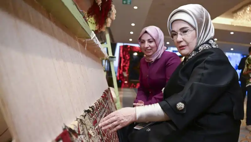 Emine Erdoğan’ın Eşsiz Halısı Açık Artırmayla Satıldı: Geliri Depremzede Kadınlara Destek Olacak