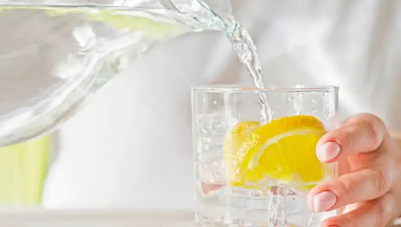 Limonlu Su Tüketiminin 8 Bilinmeyen Faydası: Doktor Açıklıyor
