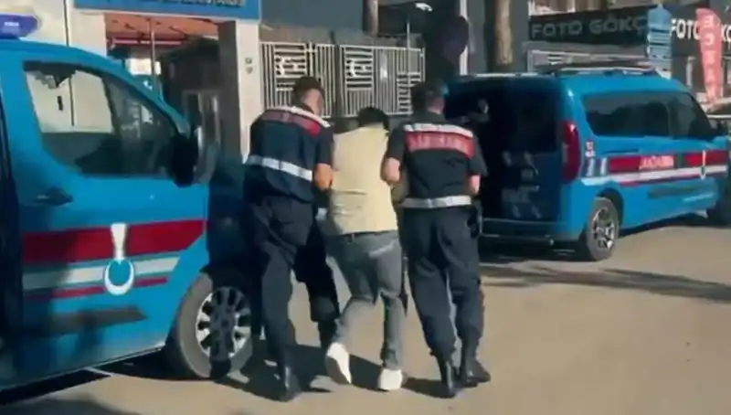 Türkiye Genelinde Suç Örgütlerine Fırtına Gibi Operasyon: 74 Gözaltı!