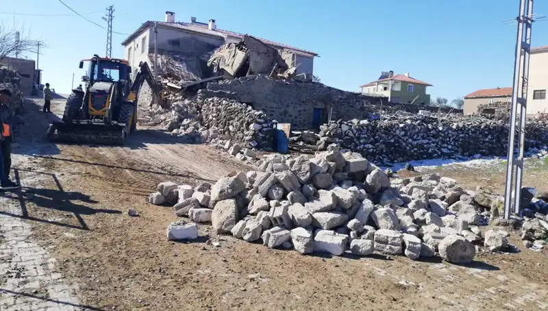 Kayseri'de Ahır Çökmesi: 35 Hayvan Telef Oldu, Acil Önlemler Alınıyor