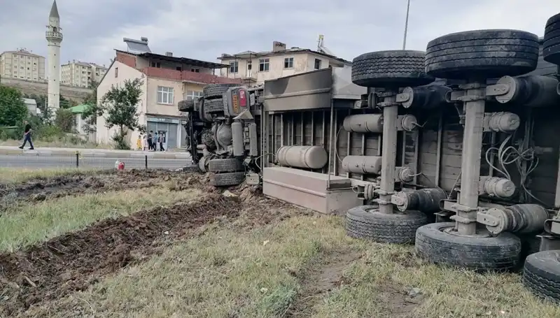 Dehşet Anları: Freni Boşalan TIR, Erzurum'da Kaosa Neden Oldu