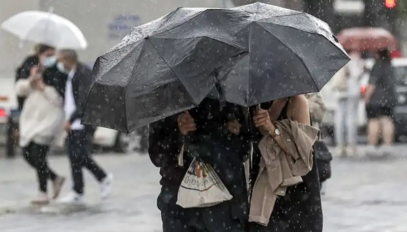İstanbul'da Dikkat: Kış Soğuğu ve Sağanak Yağış Geri Dönüyor!