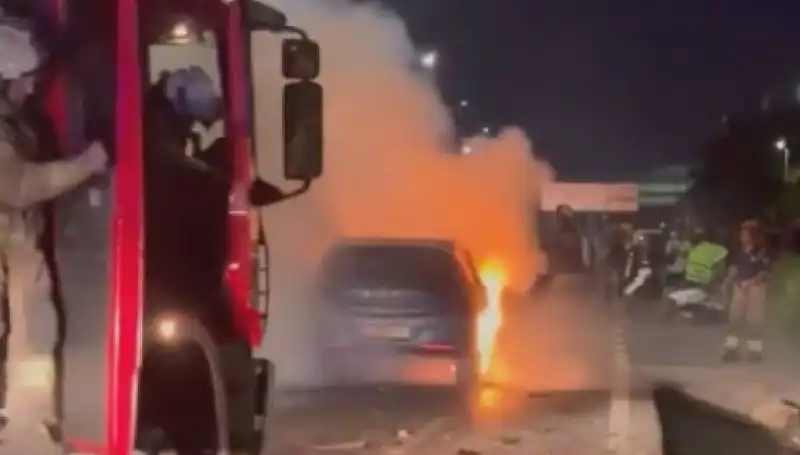 Otoyolda Bariyerlere Çarpan Araçta Korkunç Yangın: Kazanın Detayları