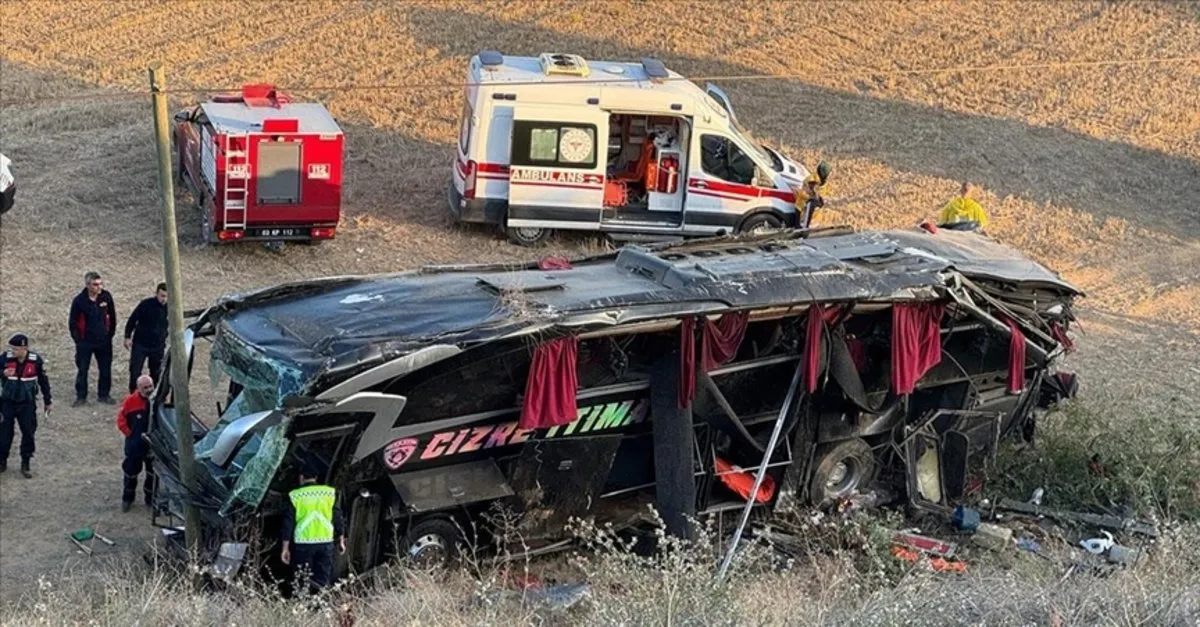 Afyonkarahisar'da Korkunç Kaza: Yolcu Otobüsü Devrildi, Yaralılar Var