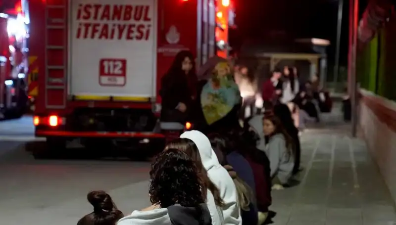2500 Kişilik Kız Yurdunda Yangın: Öğrenciler Panik İçinde Tahliye Edildi