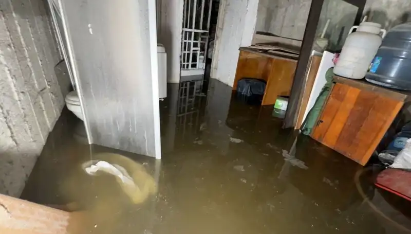 Avcılar'da Gelen Yağmur Hayatı Felç Etti: Su Baskını Mağdurları Konuşturdu
