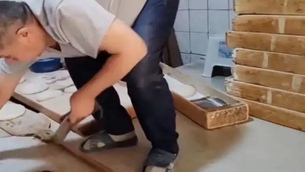 Pide Fırınına Terlikle Basmanın Cezası: 105 Bin TL!
