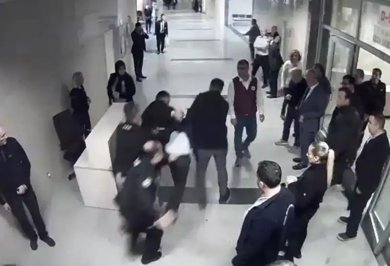 Savcı ve Hakim Arasındaki Saldırı: Şok Edici Görüntüler Ortaya Çıktı