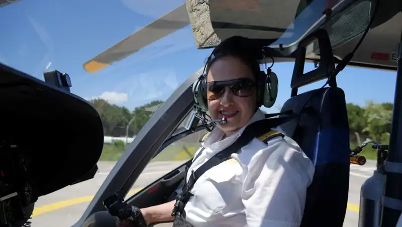 Türkiye'nin Tek Kadın Ambulans Helikopter Pilotu: Cesaretiyle Yer Çekimine Meydan Okuyor