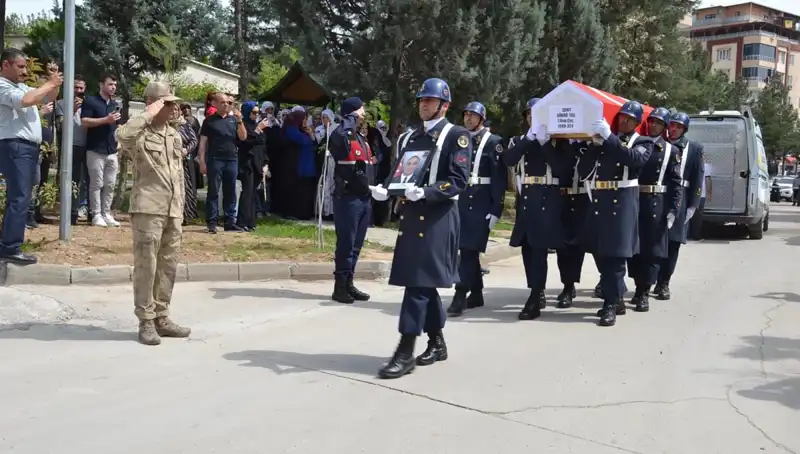 Şehit, Sevenlerinin Gözyaşlarıyla Son Yolculuğuna Uğurlandı