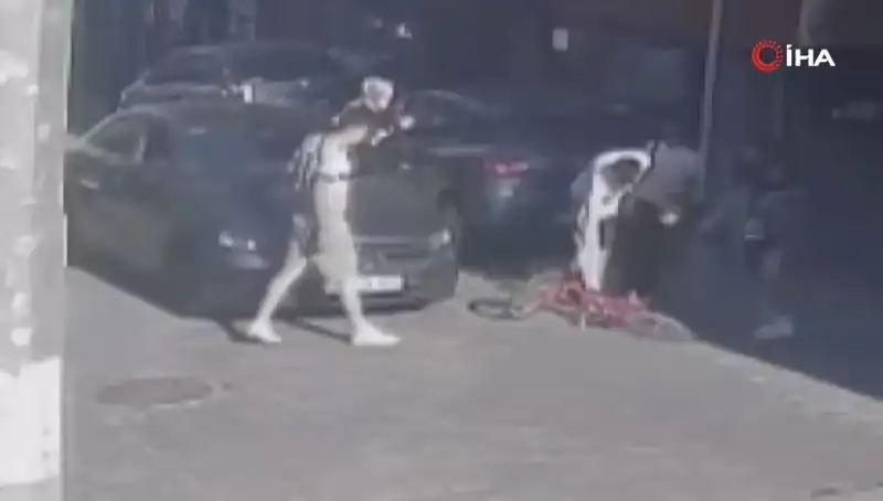 10 Yaşındaki Çocuğa Akran Zorbalığı: Bisiklet için Tekme Tokat