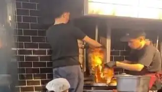 Pişmiş Tavuk Dönerin Üzerine Çiğ Et Konulması Skandalı: İnceleme Başlatıldı