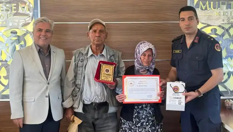 Tek Varoluşları Olan Evi Jandarmaya Bağışlayan Aile: Duygusal Hikaye