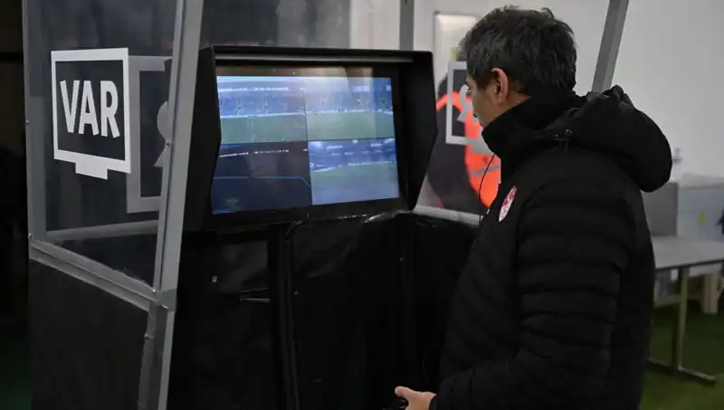 Beşiktaş ve Gaziantep FK Maçında Alman VAR Hakemi Neden Tartışma Yarattı?