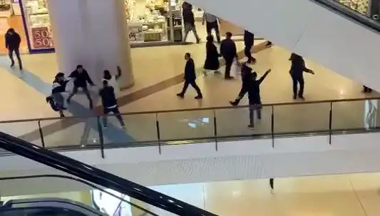 İstanbul'da Alışveriş Merkezinde Şok Eden Kavga Gündemi Salladı!