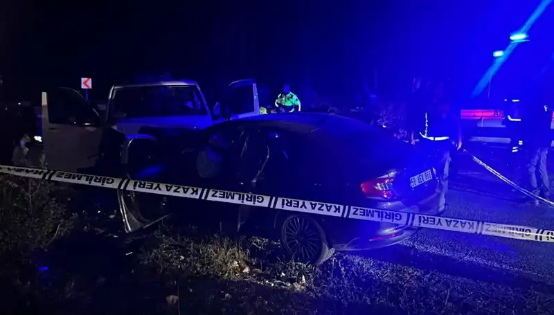 Ters Şeritte Savaş Gibi Kazada Feci Sonuç: 1 Ölü, 8 Yaralı