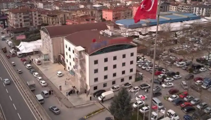 Deprem Müfettişleri Özel Hastaneyi Baskınla İnceledi: Perde Betonları Kestiler mi?