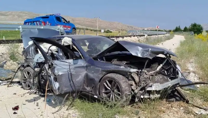 Sivas'ta Korkutan İki Ayrı Trafik Kazasında 9 Yaralı Bulundu