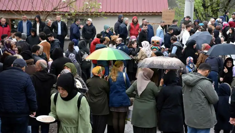12 Bin Kişi Bir Araya Geldi: Geleneksel Bayramlaşmanın 100. Yılı Coşkusu!