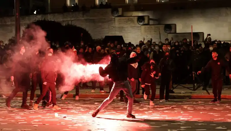 Yunanistan'da Hükümete Gensoru Süreci Başladı: Atina Sokakları Protesto İçin Hareketlendi