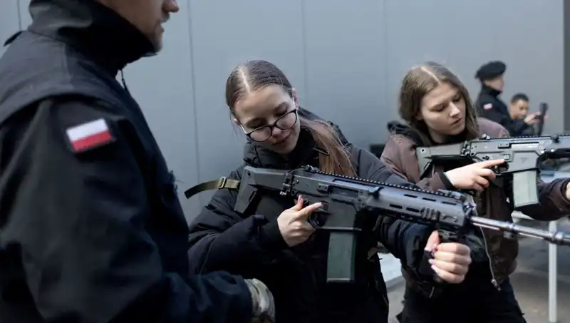 Polonya'da Savaş Hazırlıkları: Siviller ilk kez askeri eğitim alıyor