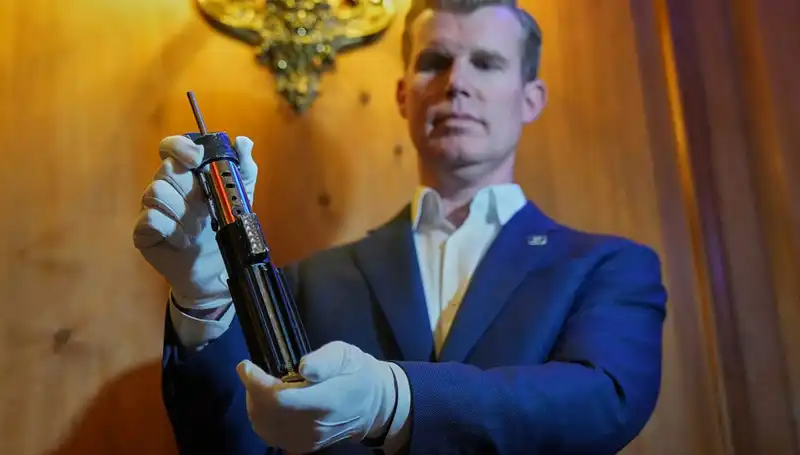 Darth Vader’ın Işın Kılıcı, Rekor Fiyata Satıldı: 3.65 Milyon Dolar!