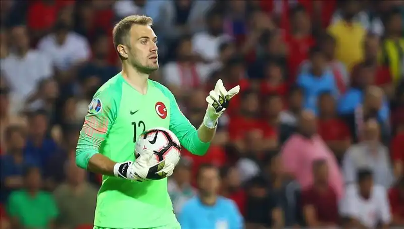 Mert Günok Futbolu Bırakma Kararını ve Geleceği Hakkında Bilgi Verdi