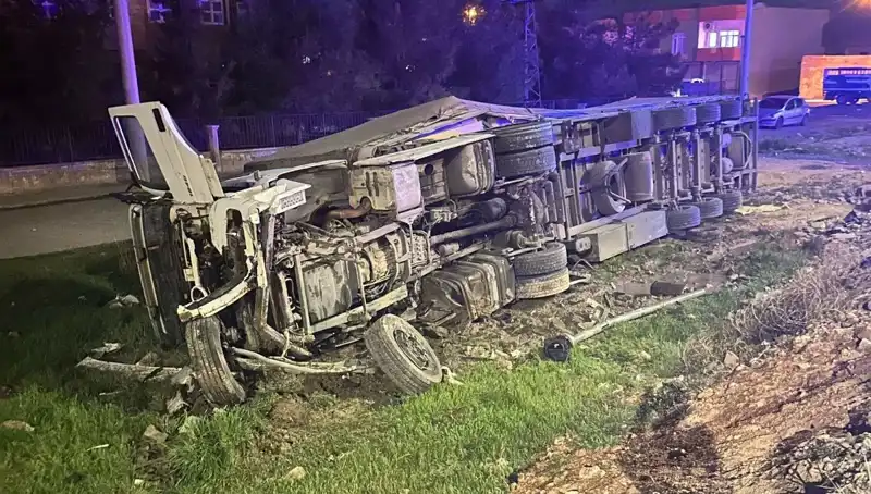 TIR Devrildi: Korkunç Kaza Sonucu 6 Kişi Yaralandı!