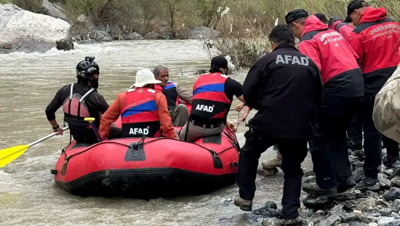 Zap Suyu'nda Mahsur Kalan 4 Kişi Kurtarıldı: Tüm Detaylar Burada!