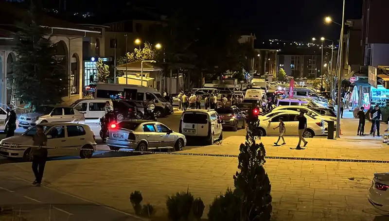 İki Aile Arasındaki Kavga Kanlı Bitti: 1 Ağır Yaralı, 3 Kişi Yaralı
