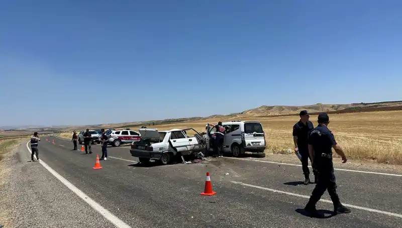 Adıyaman'da Feci Trafik Kazası: 4 Kayıp, Aileler Yasta